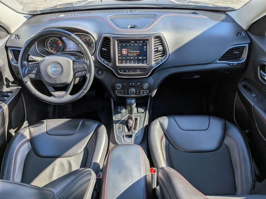 Used 2021 Silver Jeep Trailhawk image 22