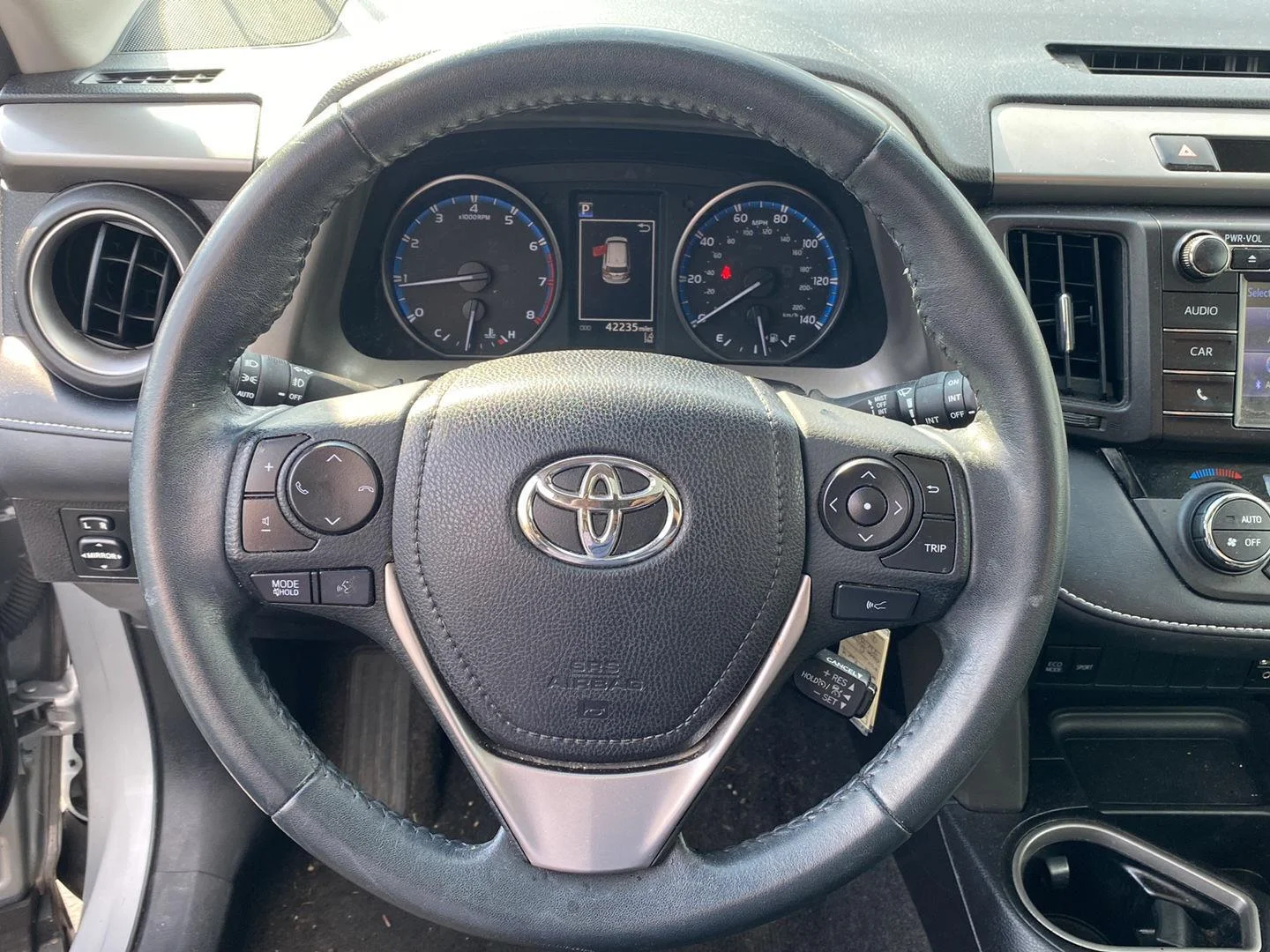 Used 2018 Silver Sky Metallic Toyota XLE image 14