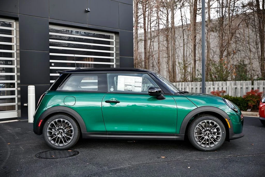 New 2026 British Racing Green Met MINI Signature Plus image 4