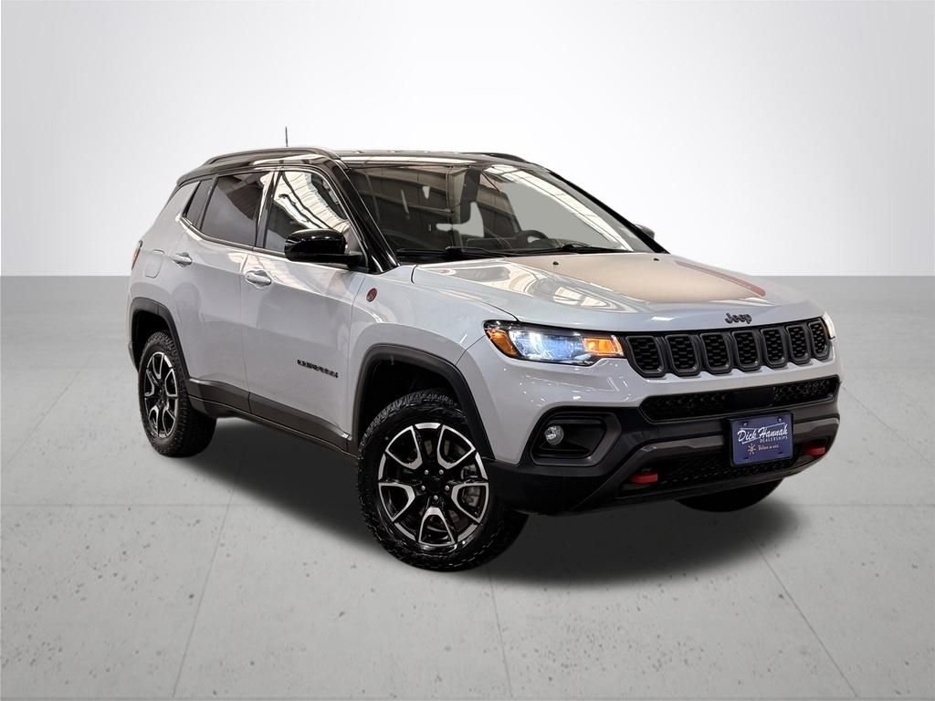Used 2024 Silver Jeep Trailhawk image 7