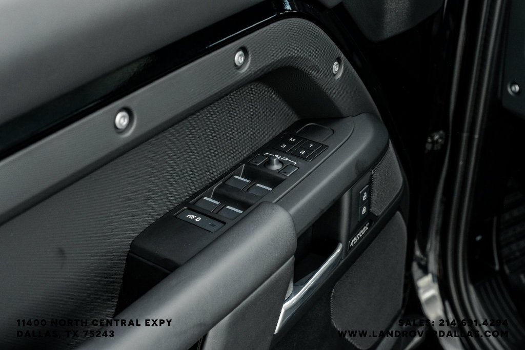 Used 2025 Black Land Rover X-Dynamic SE image 50