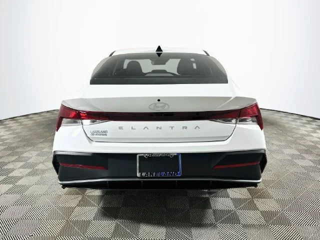 New 2026 White Hyundai SE image 4
