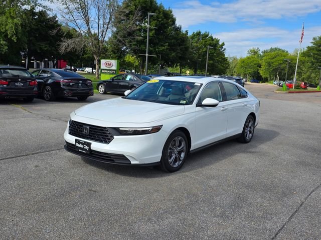 Used 2024 Platinum White Pearl Honda EX image 5