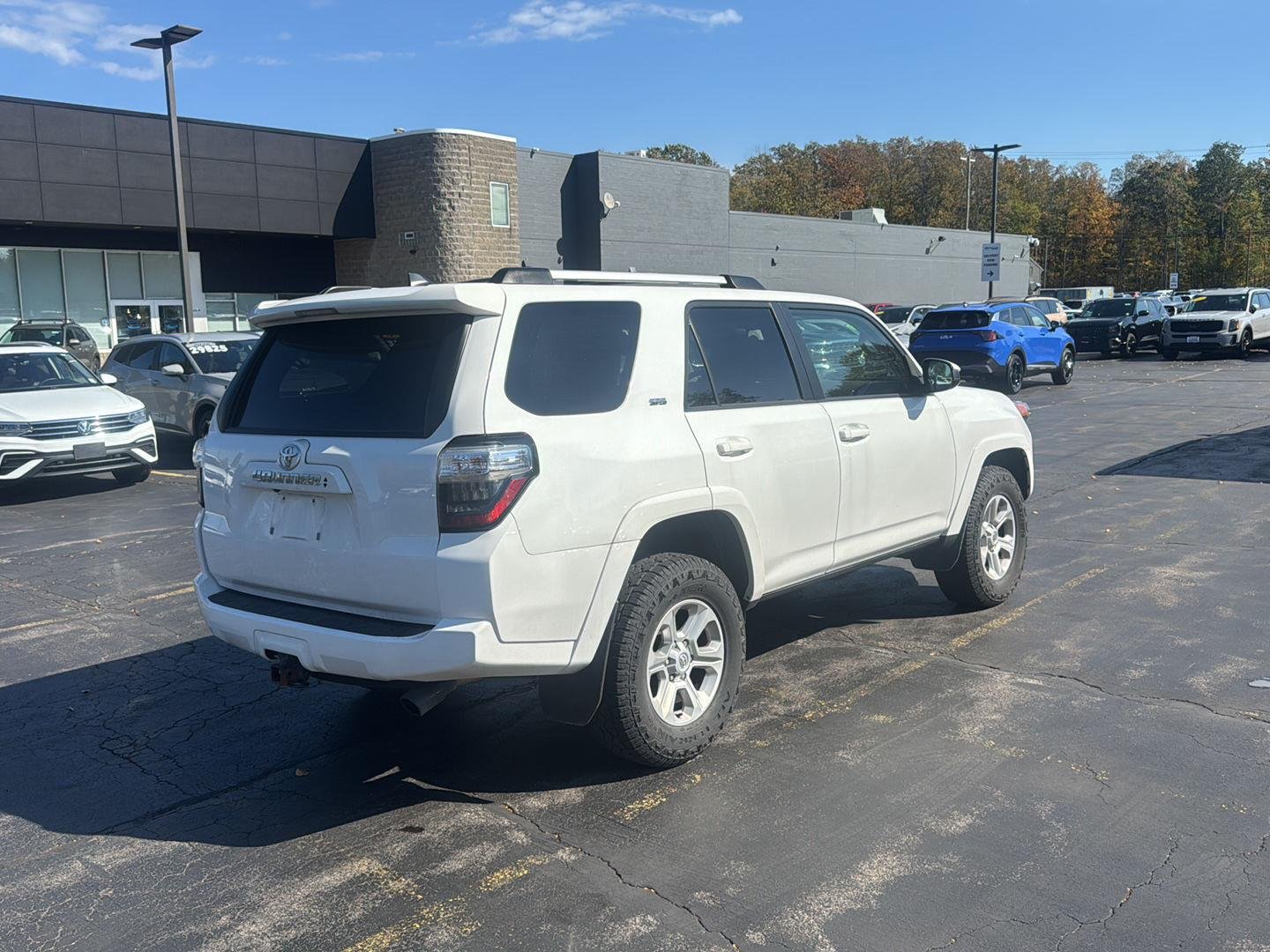Used 2022 Super White Toyota SR5 image 9