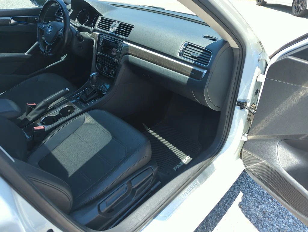 Used 2017 White Volkswagen 1.8T SE image 36