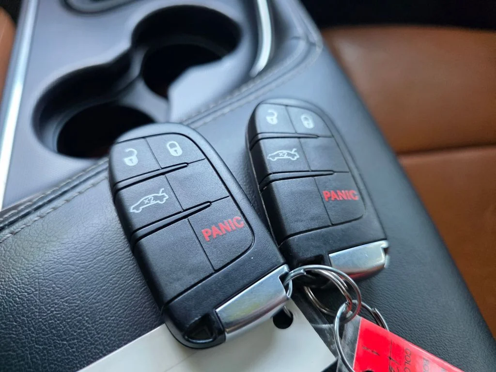 Used 2018 White Knuckle Clearcoat Dodge SRT 392 image 28