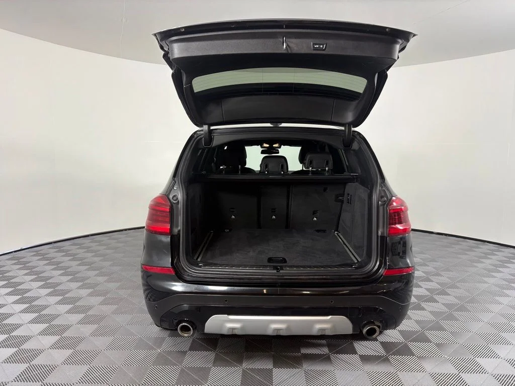 Used 2019 Black BMW xDrive30i image 11