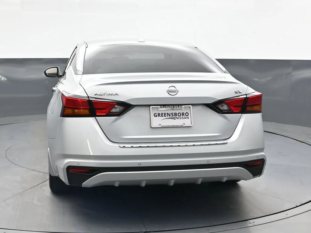 Used 2022 Silver Nissan 2.5 SV image 5