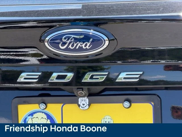 Used 2022 Black Ford SE image 7