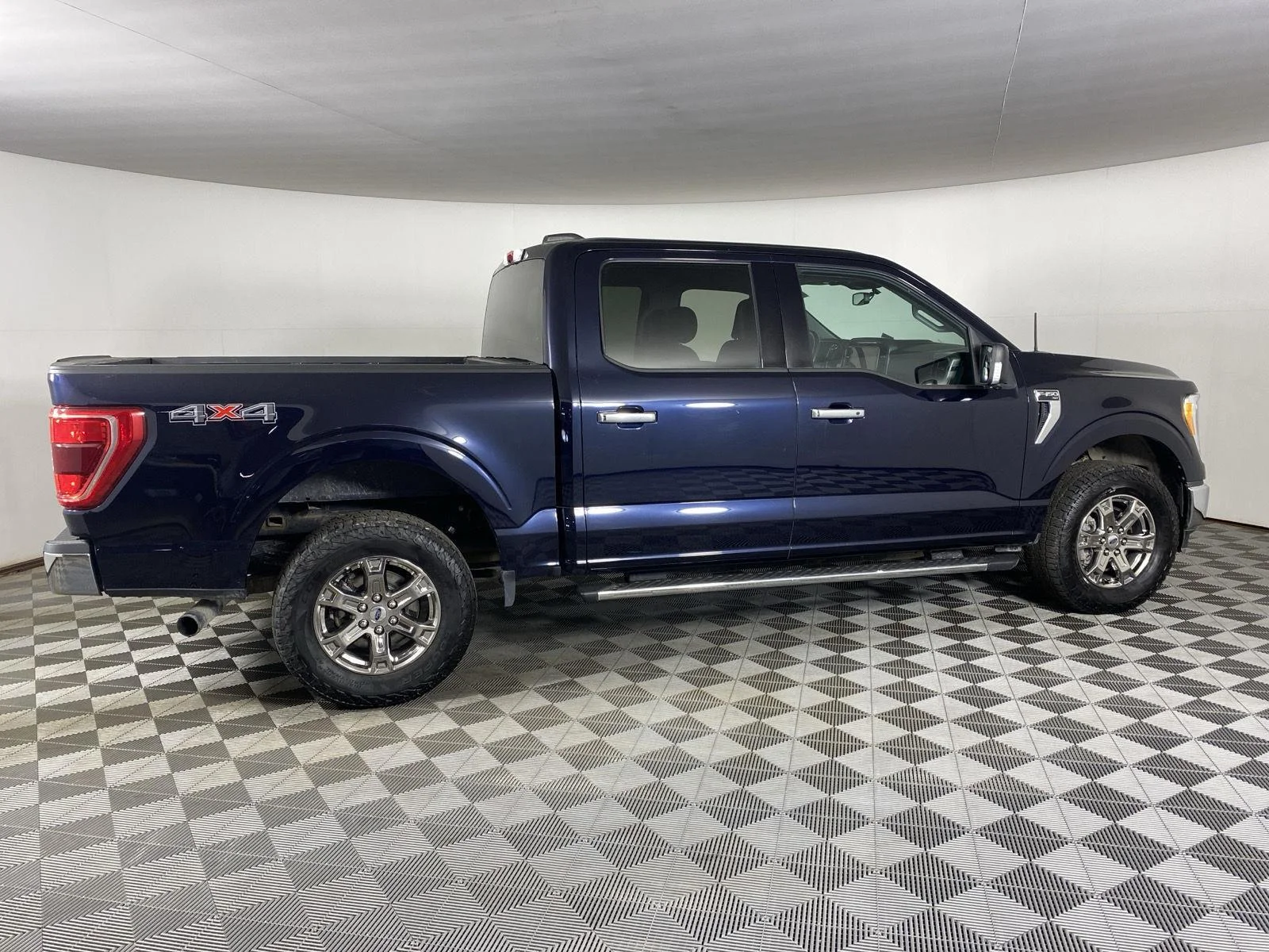 Used 2021 Antimatter Blue Ford XLT image 11
