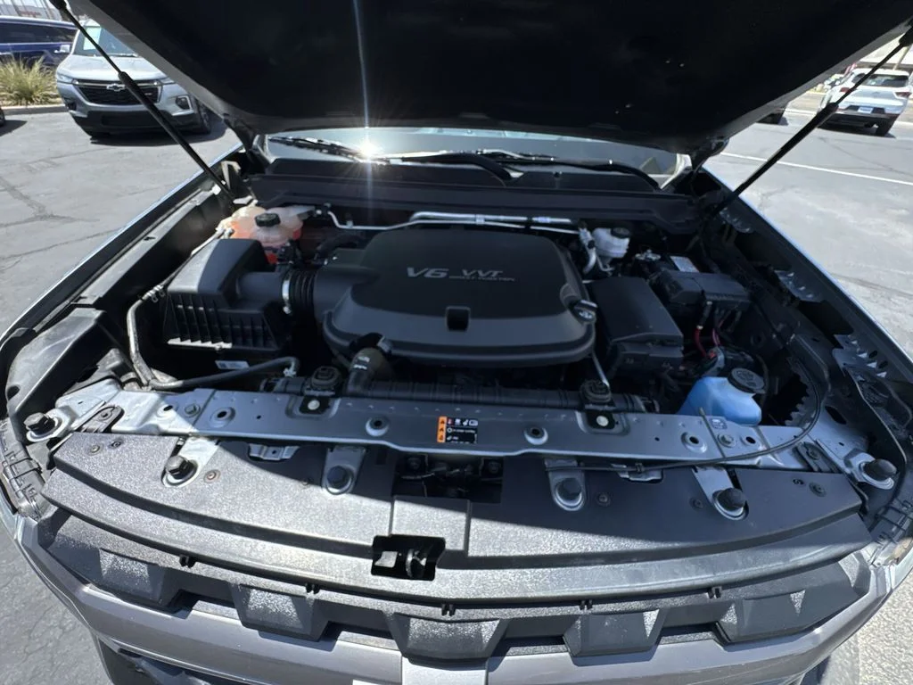 Used 2022 Gray Chevrolet Z71 image 30