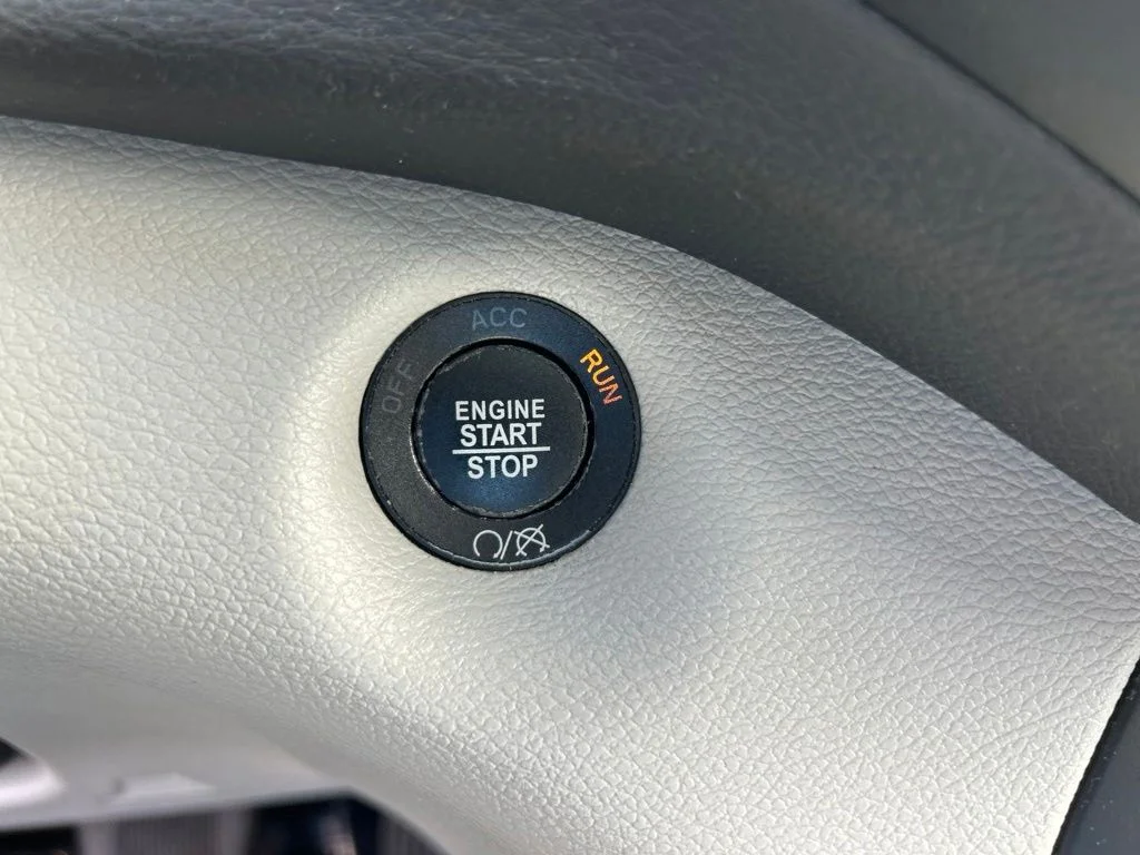 Certified Used 2021 Black Jeep Latitude Lux image 41