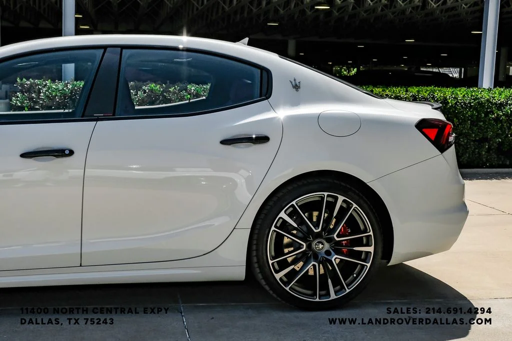 Used 2023 White Maserati Trofeo image 11
