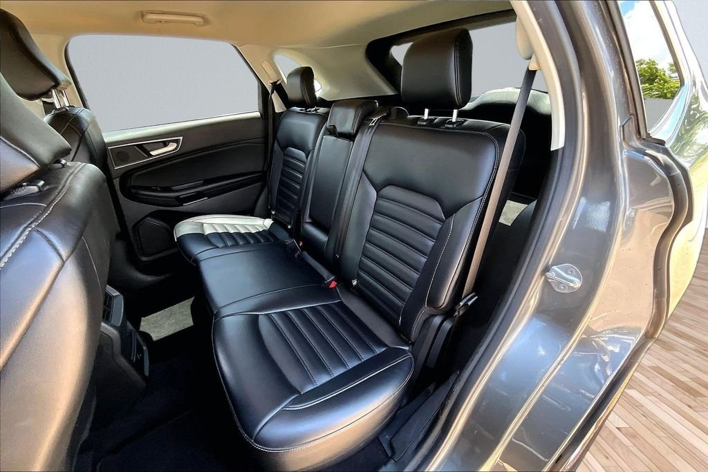 Used 2023 Gray Ford SEL image 24