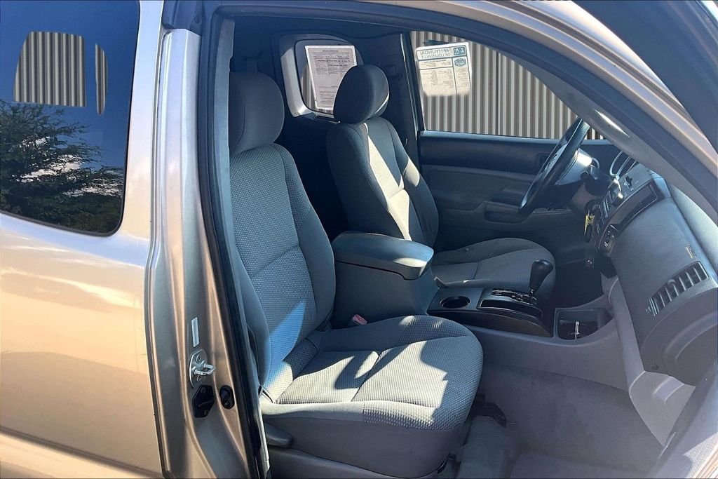Used 2005 Beige Toyota Base image 8