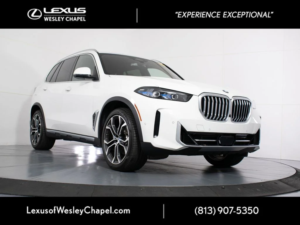 Used 2026 White BMW xDrive40i image 1
