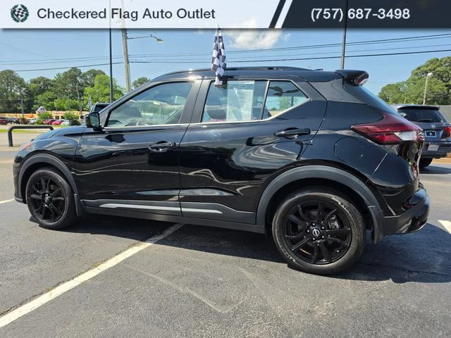 Used 2023 Super Black Nissan SR image 4