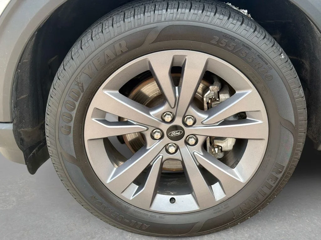 Used 2023 Silver Ford XLT image 12