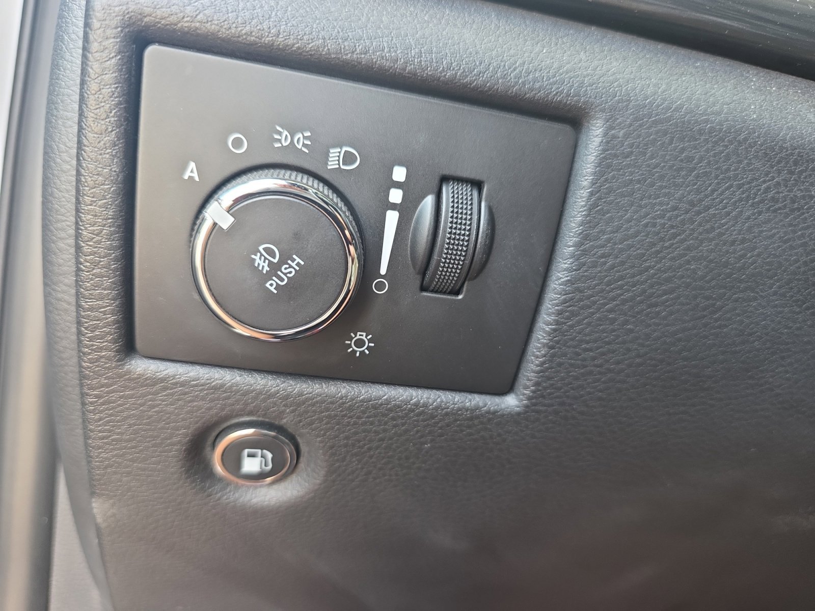 Used 2019 Bright White Clearcoat Jeep Altitude image 25