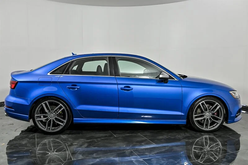 Used 2017 Ara Blue Crystal Effect Audi 2.0T quattro Prestige image 10
