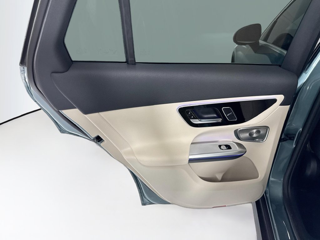 New 2027 Verde Silver Metallic Mercedes-Benz GLC 300 image 26
