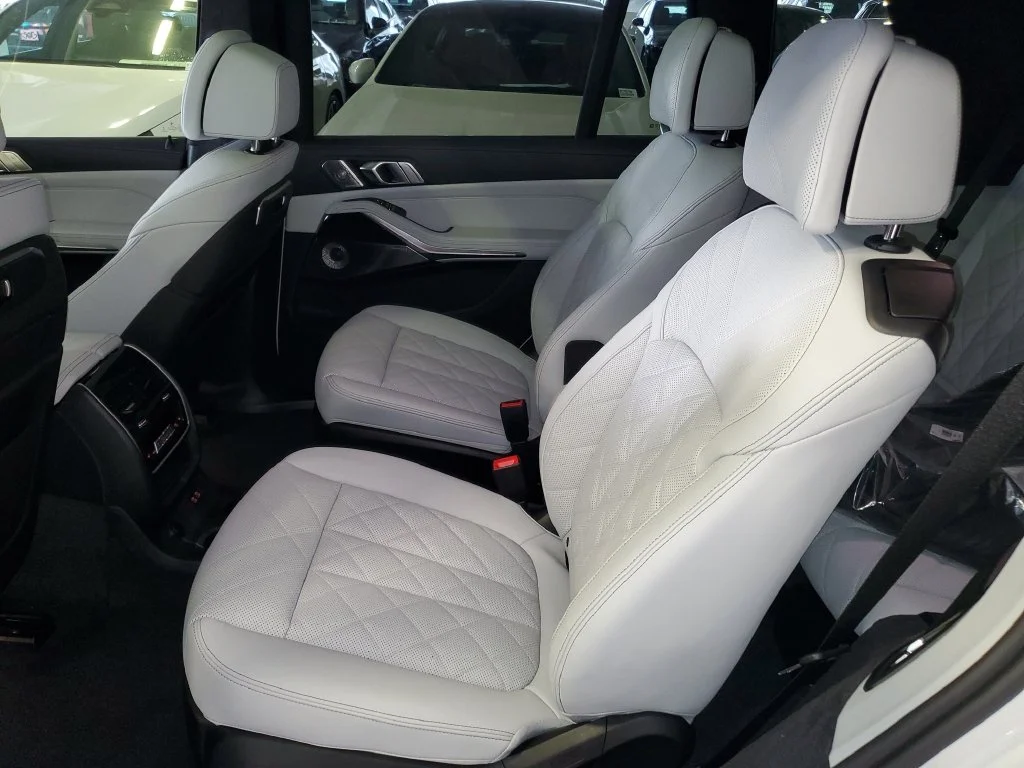 New 2027 White BMW xDrive40i image 12