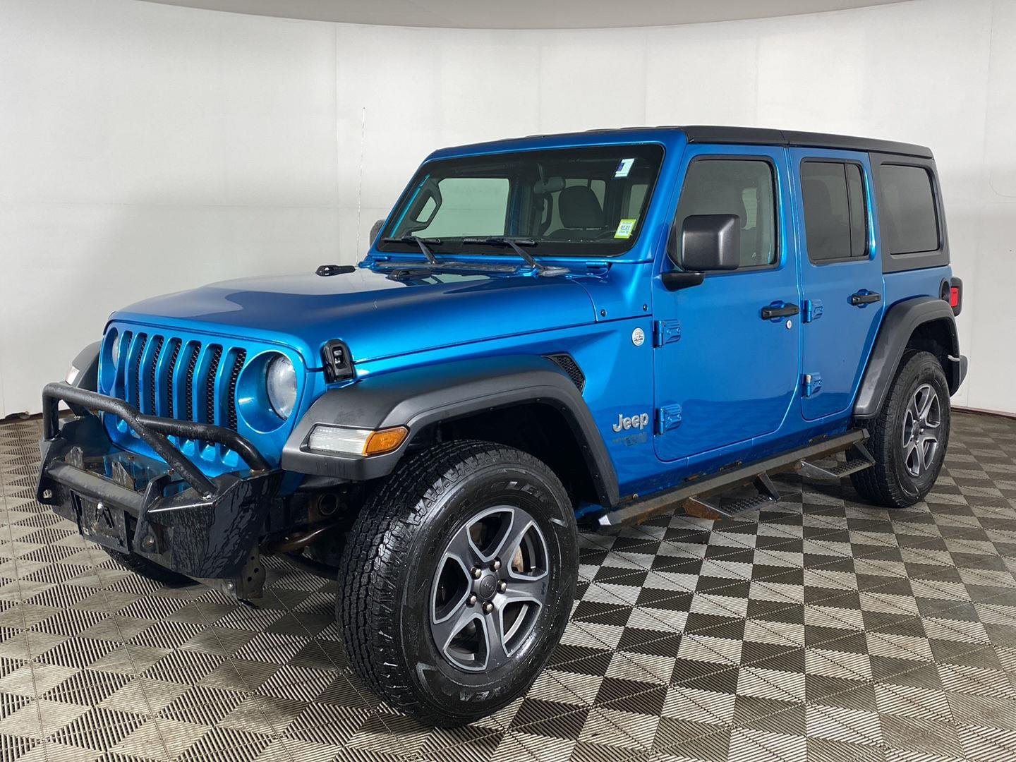 Used 2019 Bikini Pearlcoat Jeep Sport S image 2