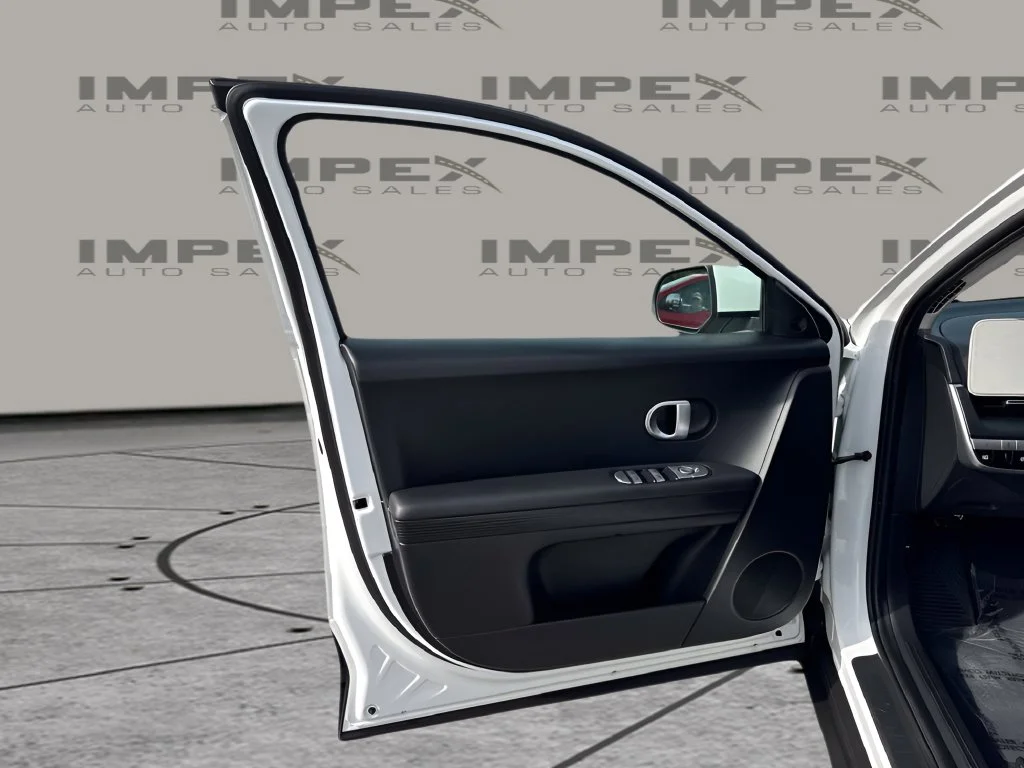 Used 2023 White Hyundai SE Standard Range image 23
