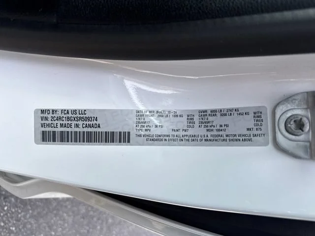 Used 2025 Bright White Clearcoat Chrysler Select image 17