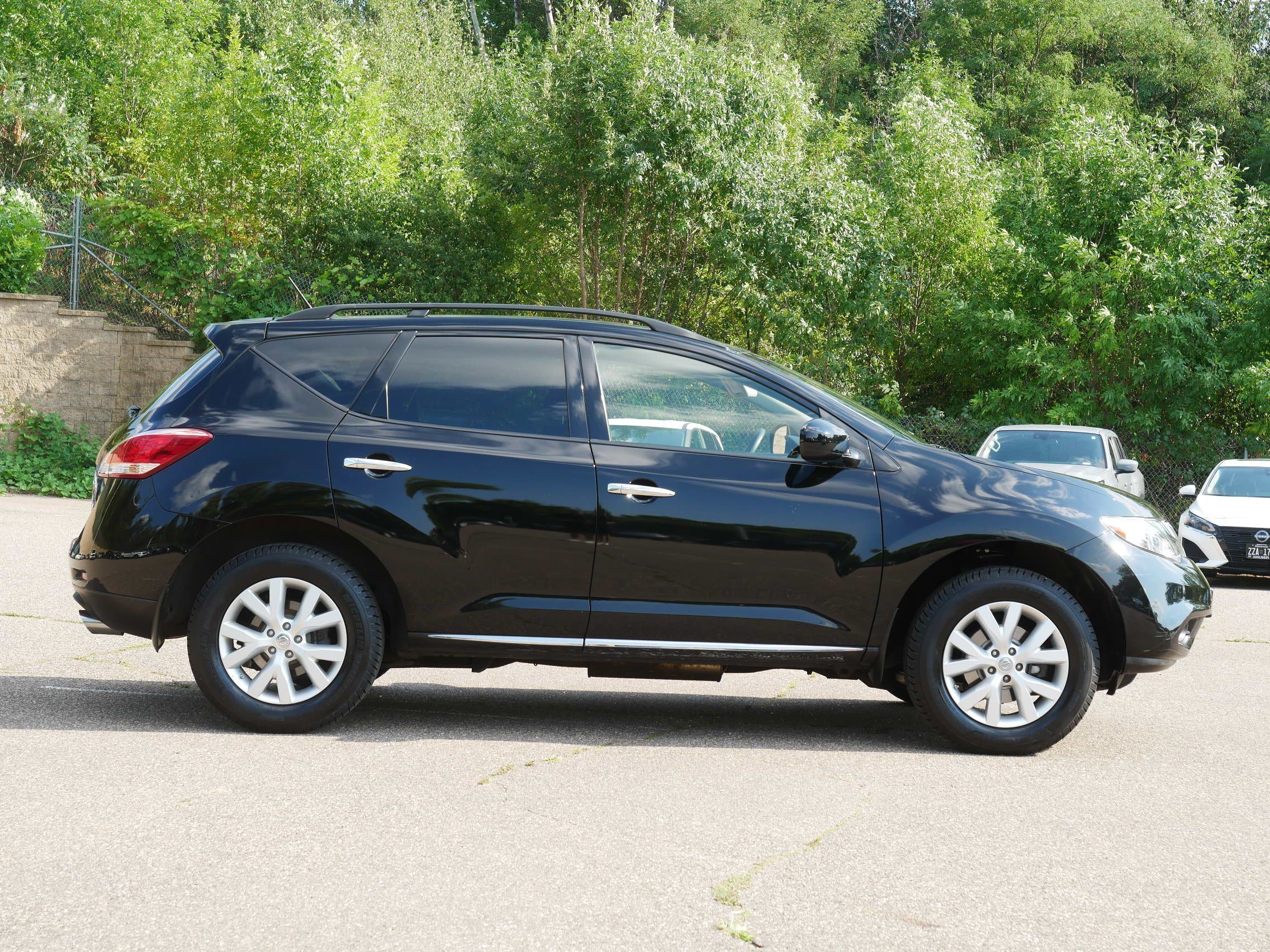 Used 2014 Super Black Nissan SV image 8