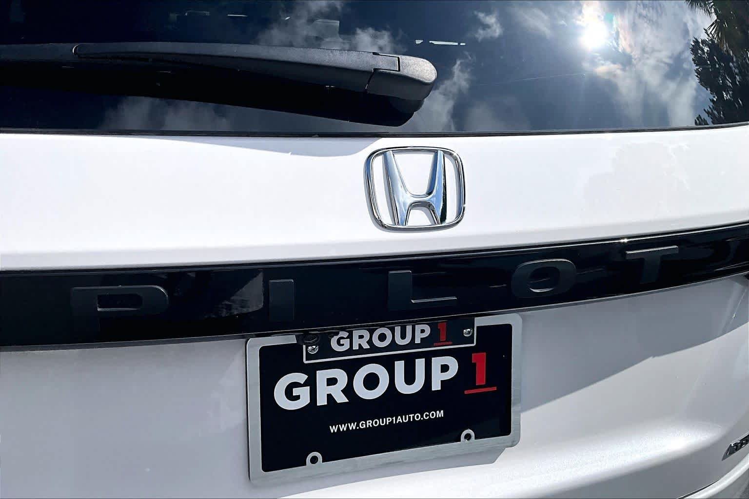 Used 2025 Platinum White Pearl Honda Touring image 31
