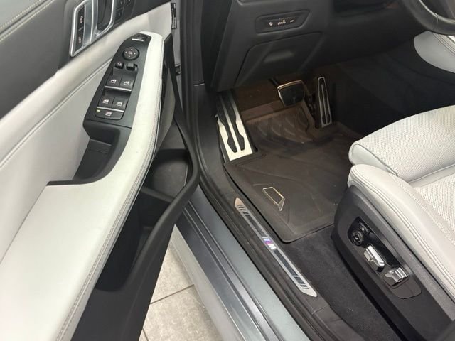 Used 2024 Gray BMW xDrive40i image 13