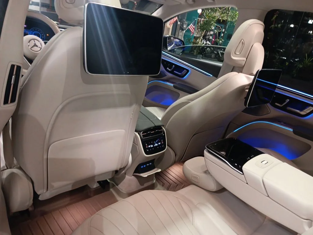 Used 2023 Blue Mercedes-Benz 580 image 8