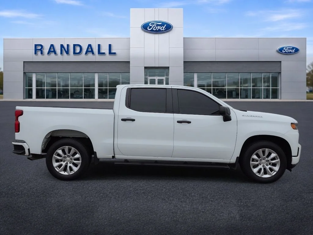 Used 2021 Summit White Chevrolet Custom image 6