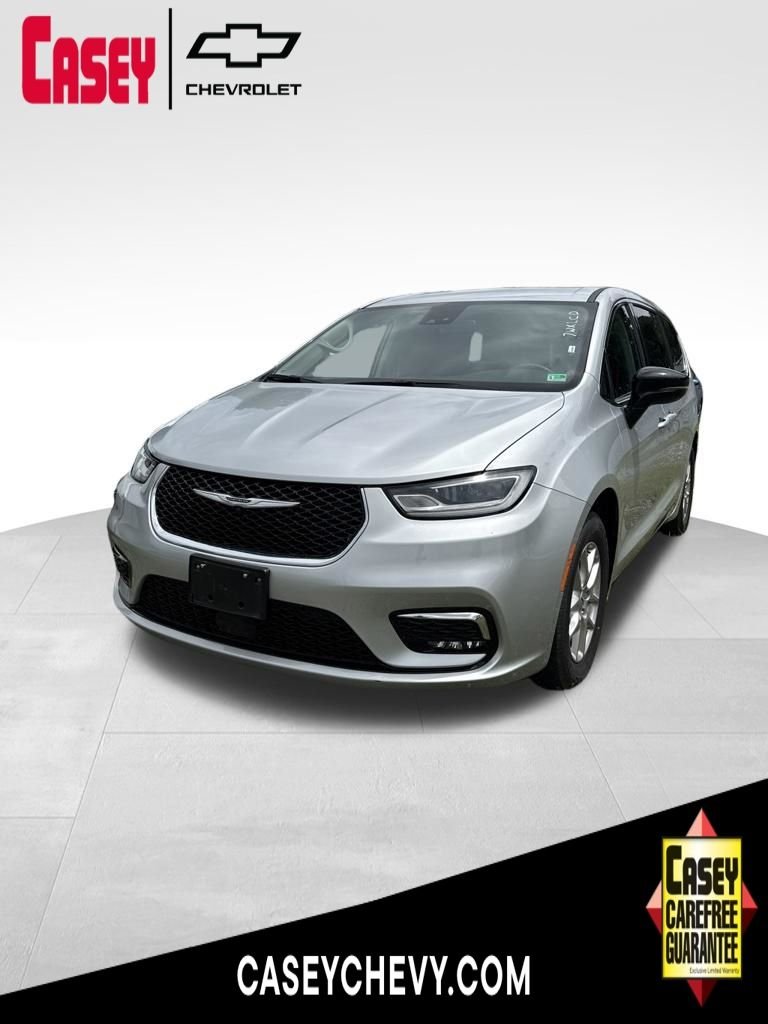 2024 Chrysler Pacifica Touring L's photo
