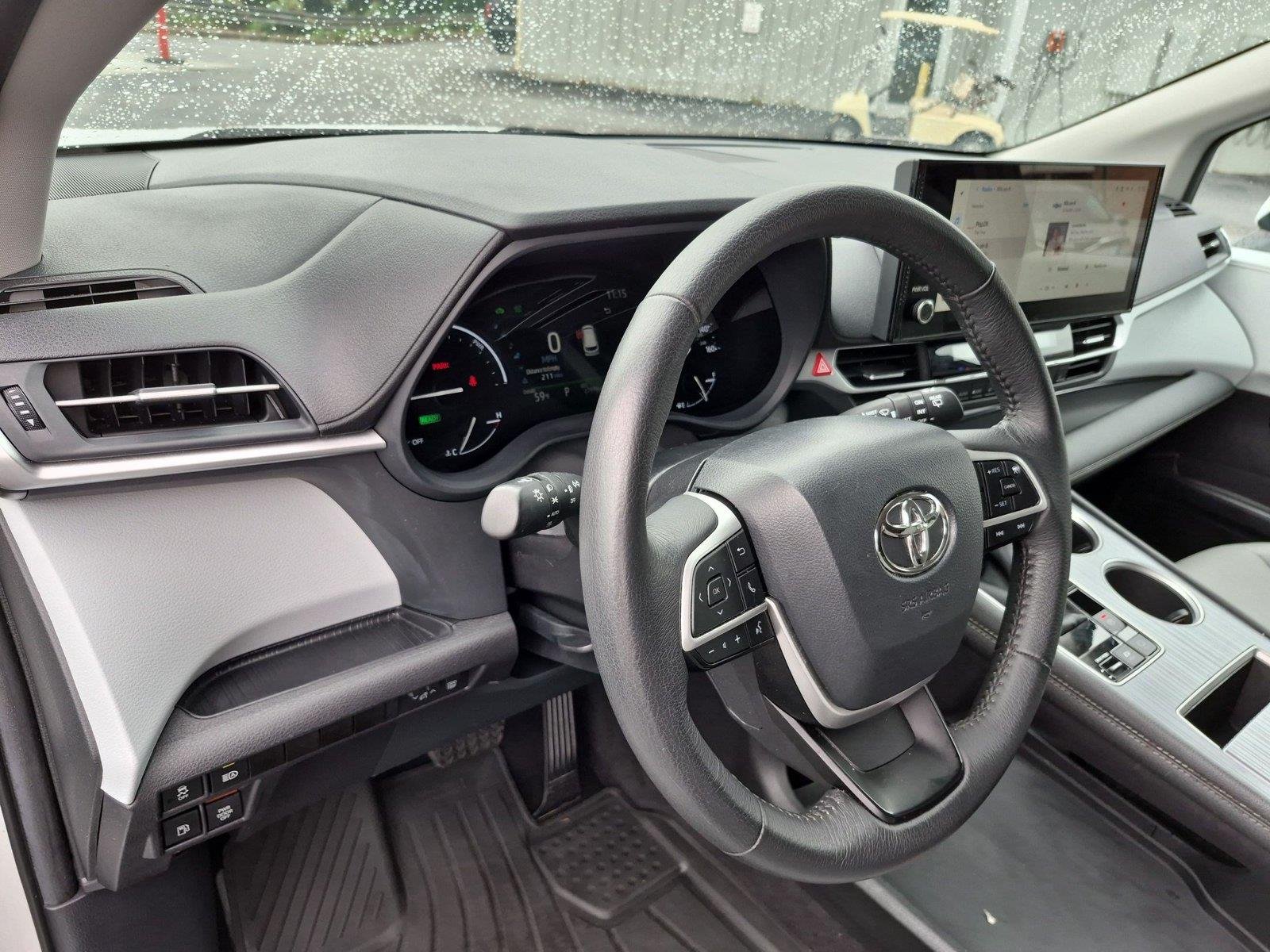 Used 2025 Wind Chill Pearl Toyota XLE image 18