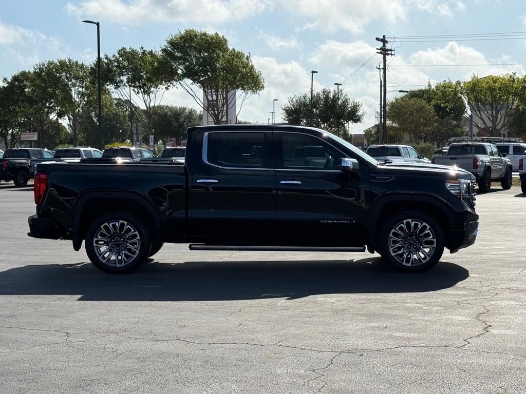 Used 2025 Black GMC Denali Ultimate image 5