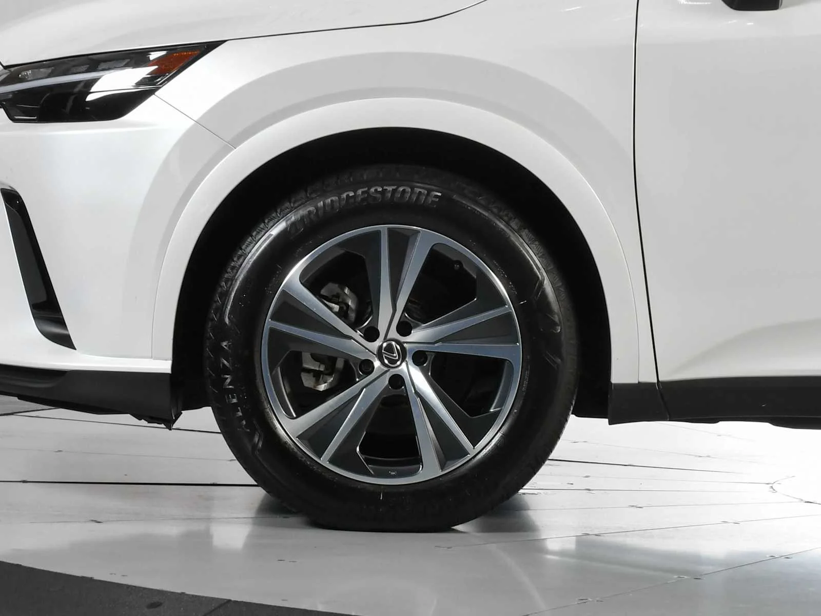 Used 2025 Eminent White Pearl Lexus Premium image 12