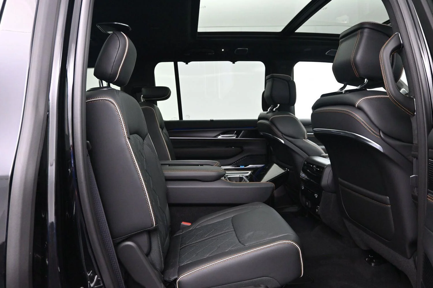 New 2026 High Gloss Black Jeep Summit Reserve image 11