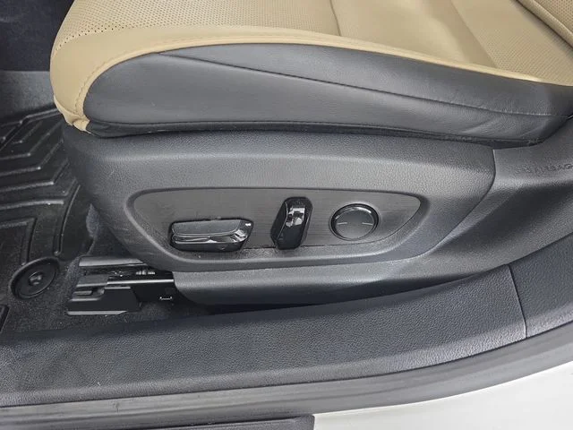 Used 2019 White Pearl Lexus 350 image 17