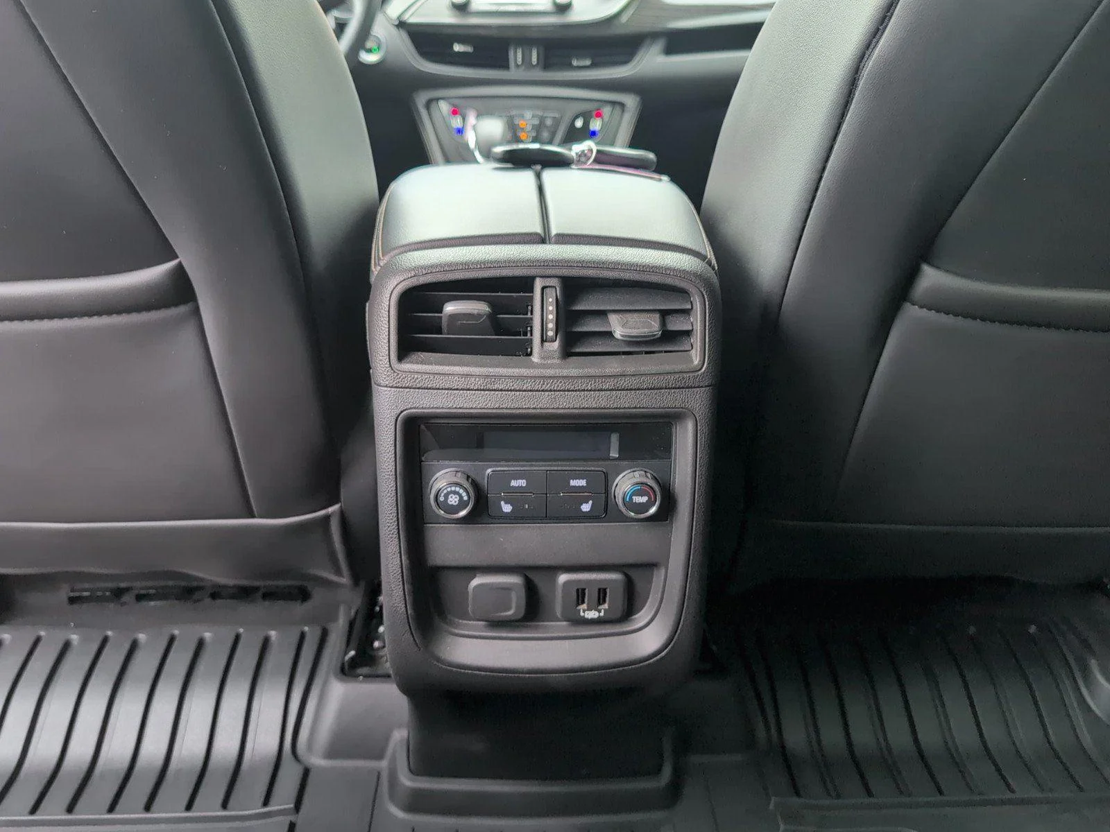 Used 2018 SUMMIT WHITE Buick Essence image 34