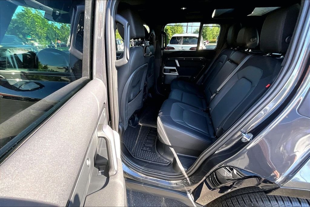 Used 2023 Gray Land Rover X-Dynamic SE image 28