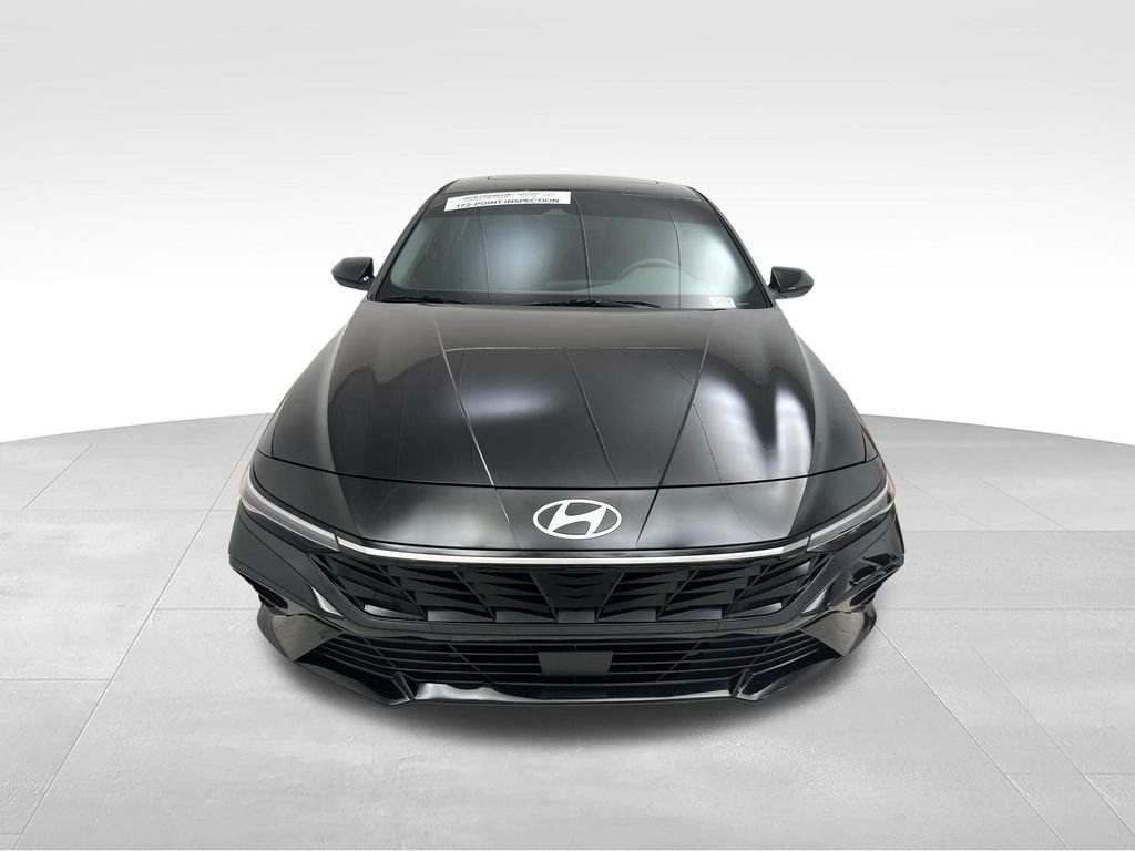Used 2025 Black Hyundai SEL Convenience image 8