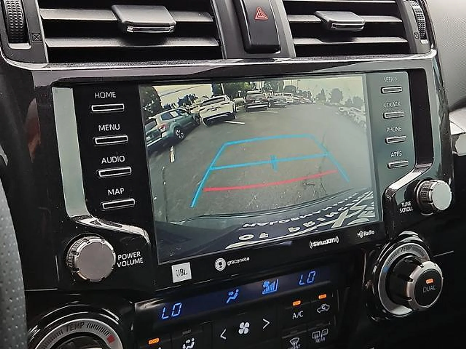 Used 2020 Hunter Green Toyota  image 17