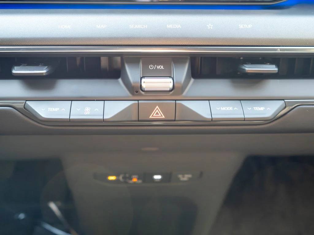 New 2026 Wolf Gray Kia Land AWD image 32