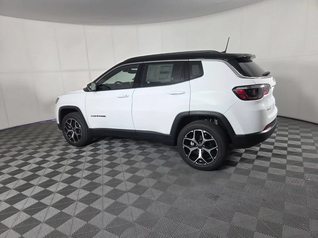 New 2026 Bright White Clear-Coat Exterior Paint Jeep Limited image 7