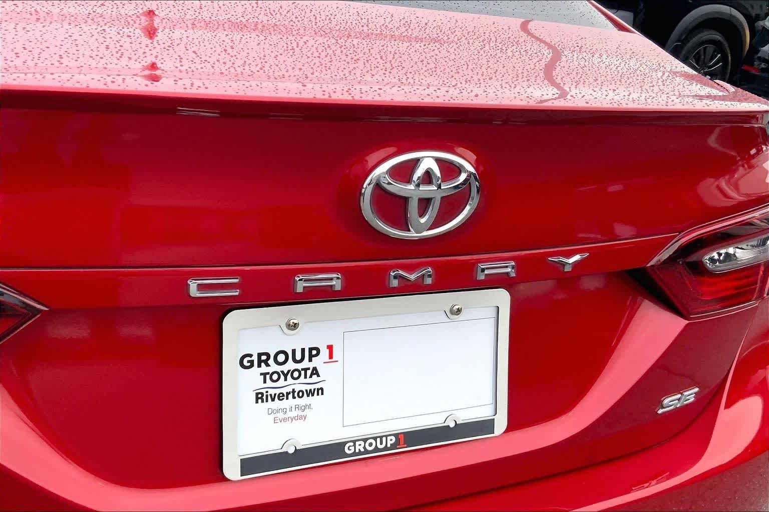 Used 2022 Supersonic Red Toyota SE image 27