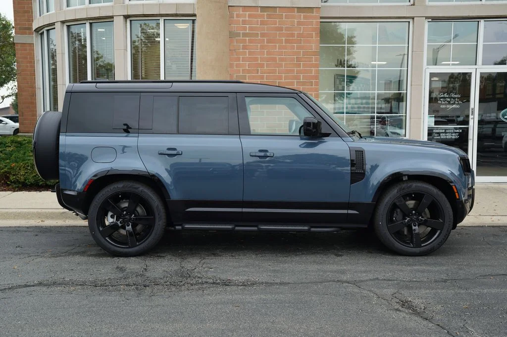 New 2026 Tasman Blue Land Rover X-Dynamic SE image 7
