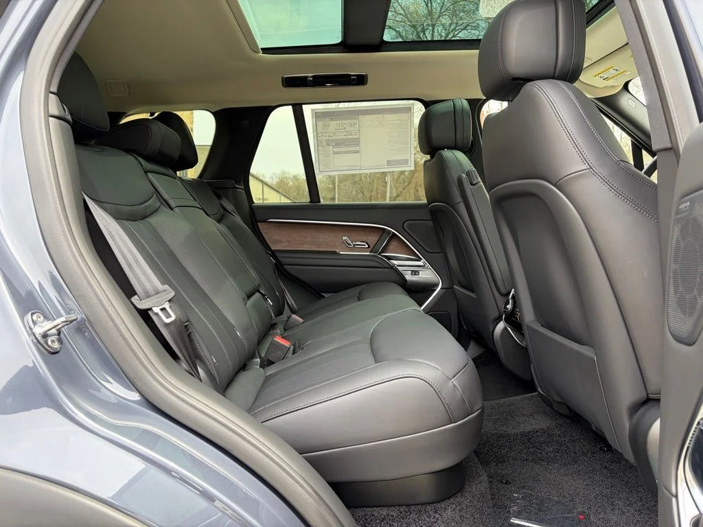 2025 Land Rover Range Rover SE - Photo 17