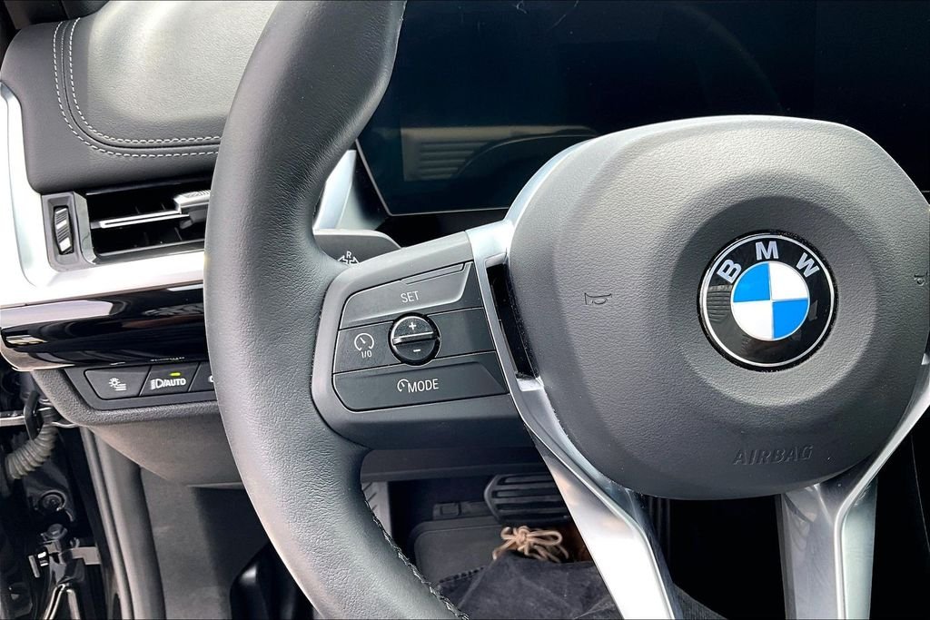 Used 2023 Black BMW xDrive28i image 9
